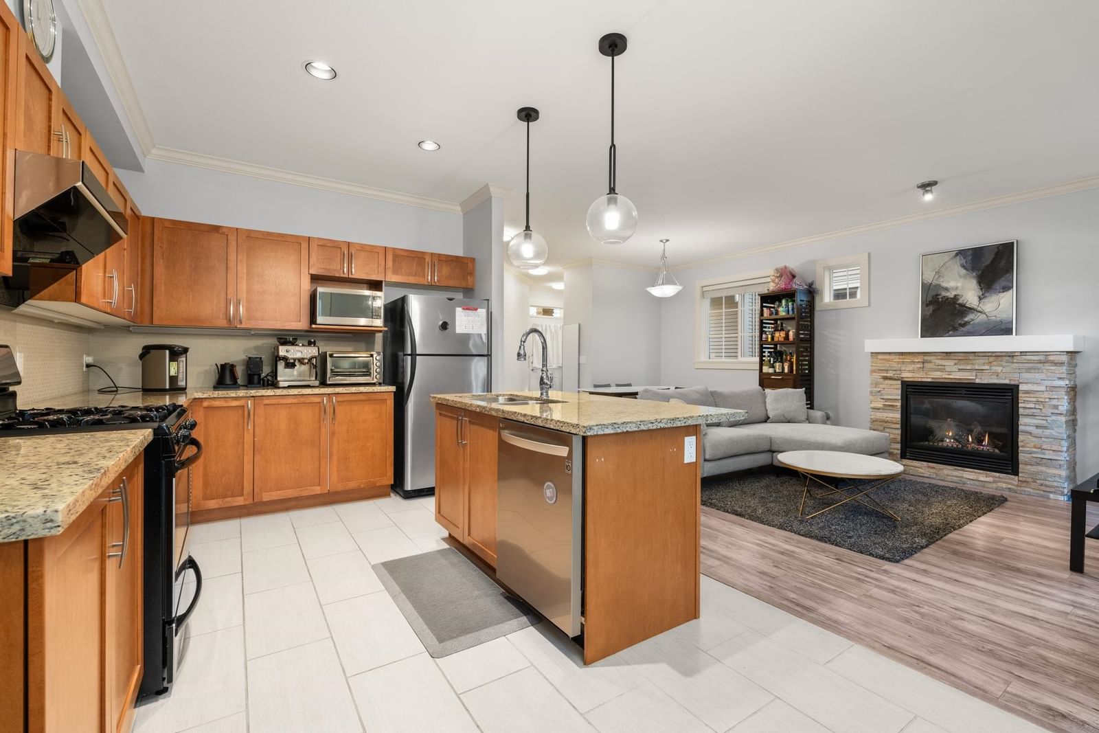 Listing Image 11