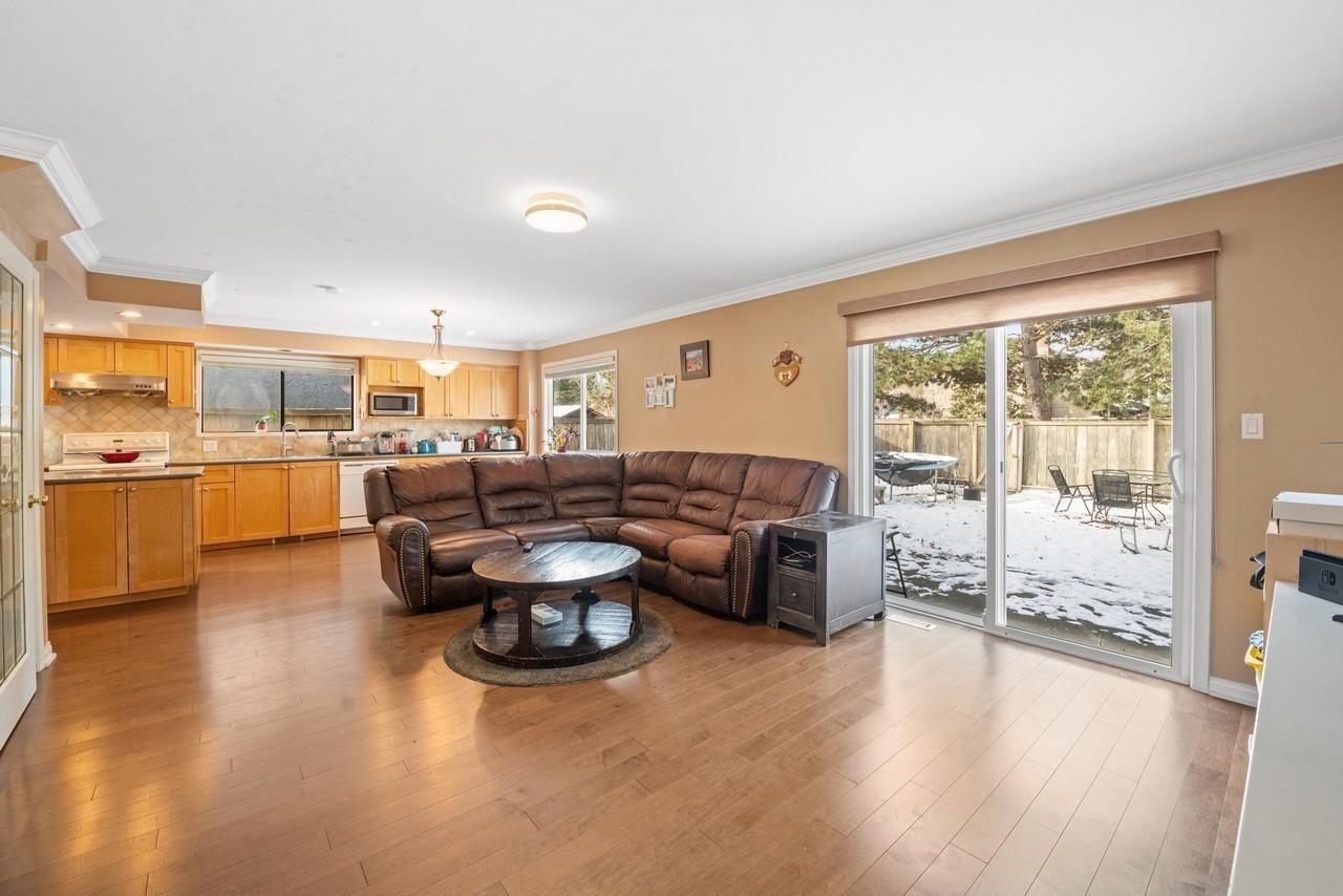 Listing Image 11
