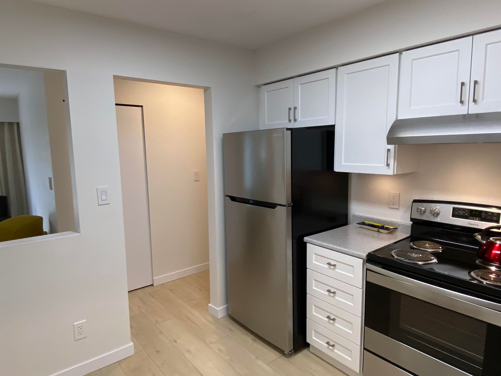 Listing Image 12