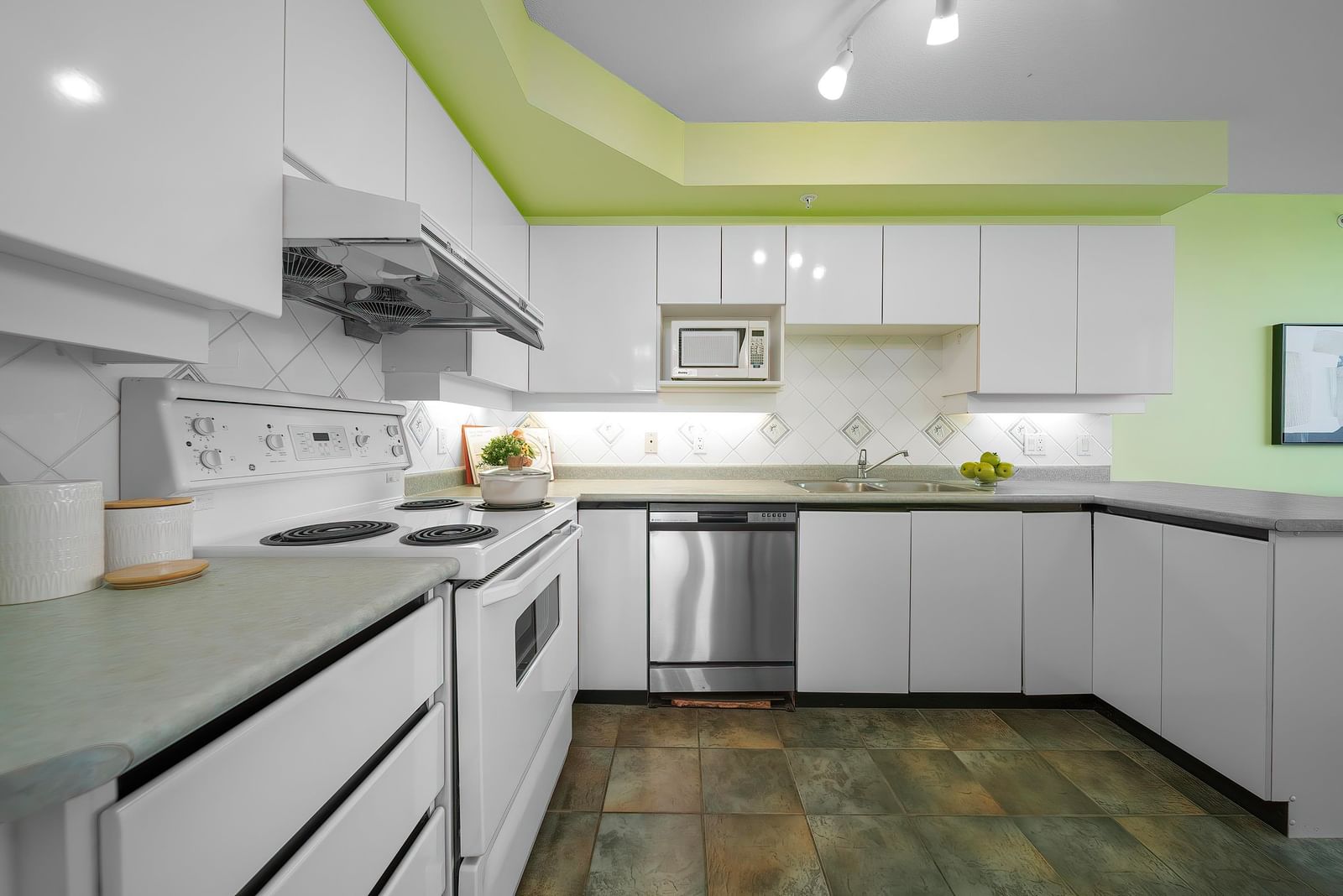 Listing Image 10