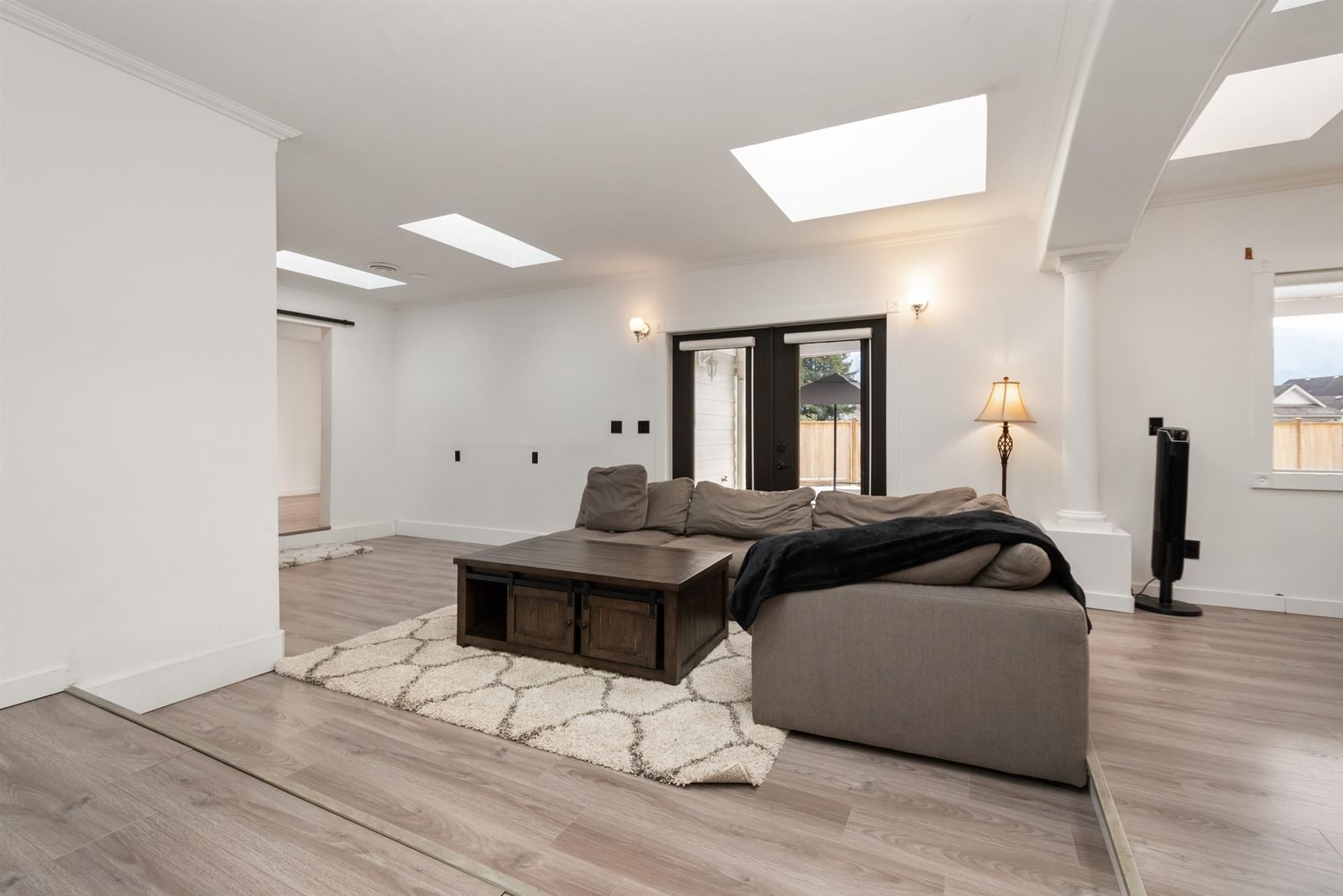 Listing Image 8