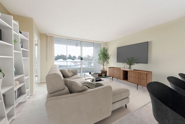 302 - 1065 Quayside Drive