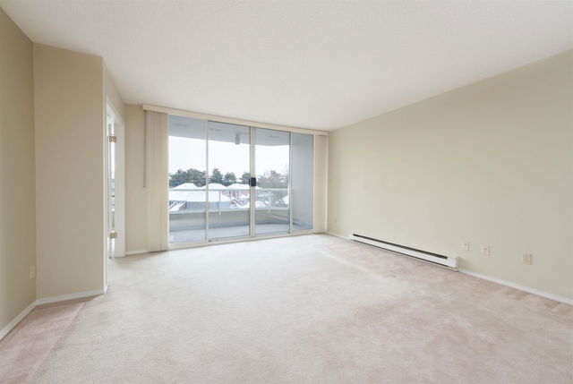 302 - 1065 Quayside Drive