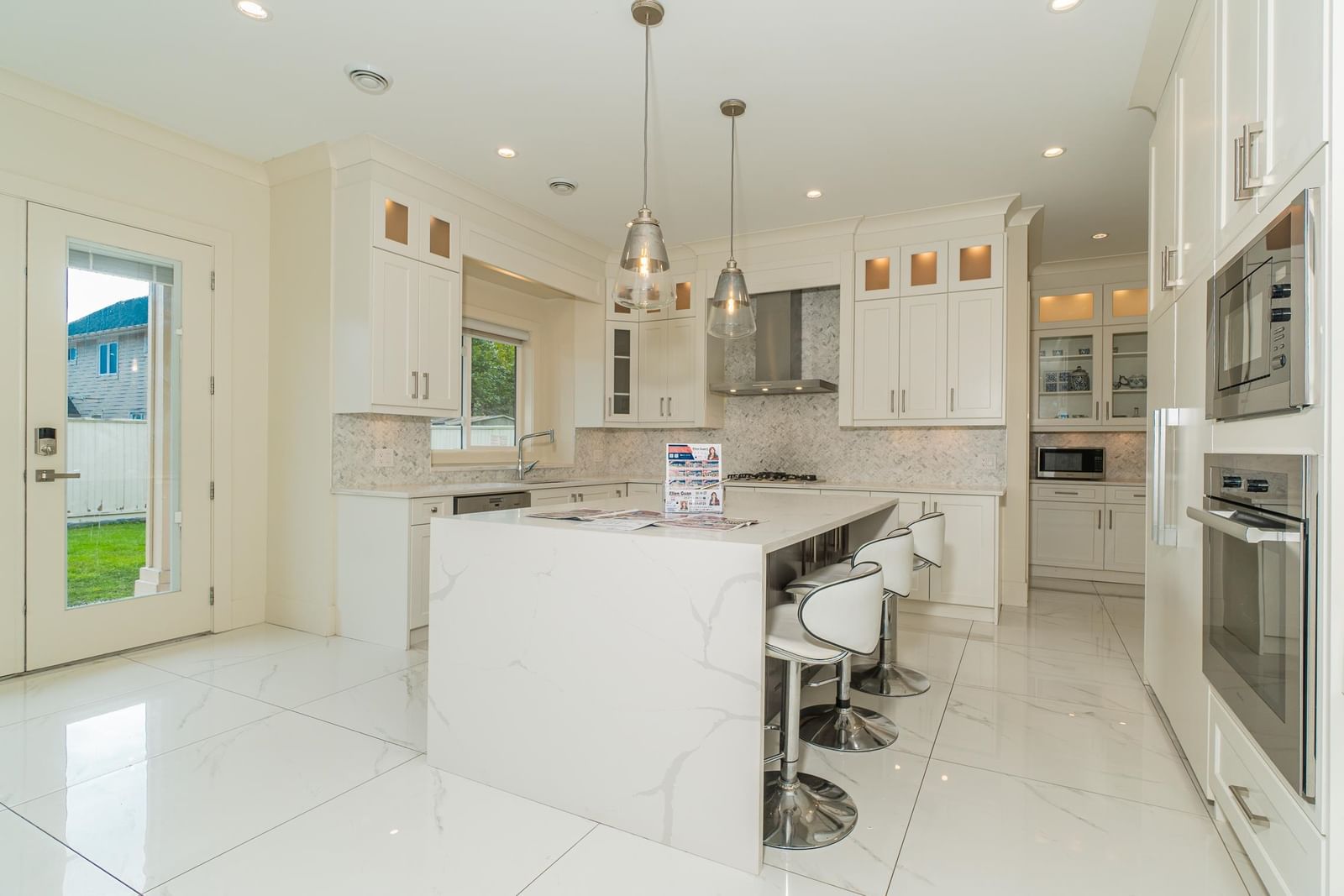 Listing Image 10