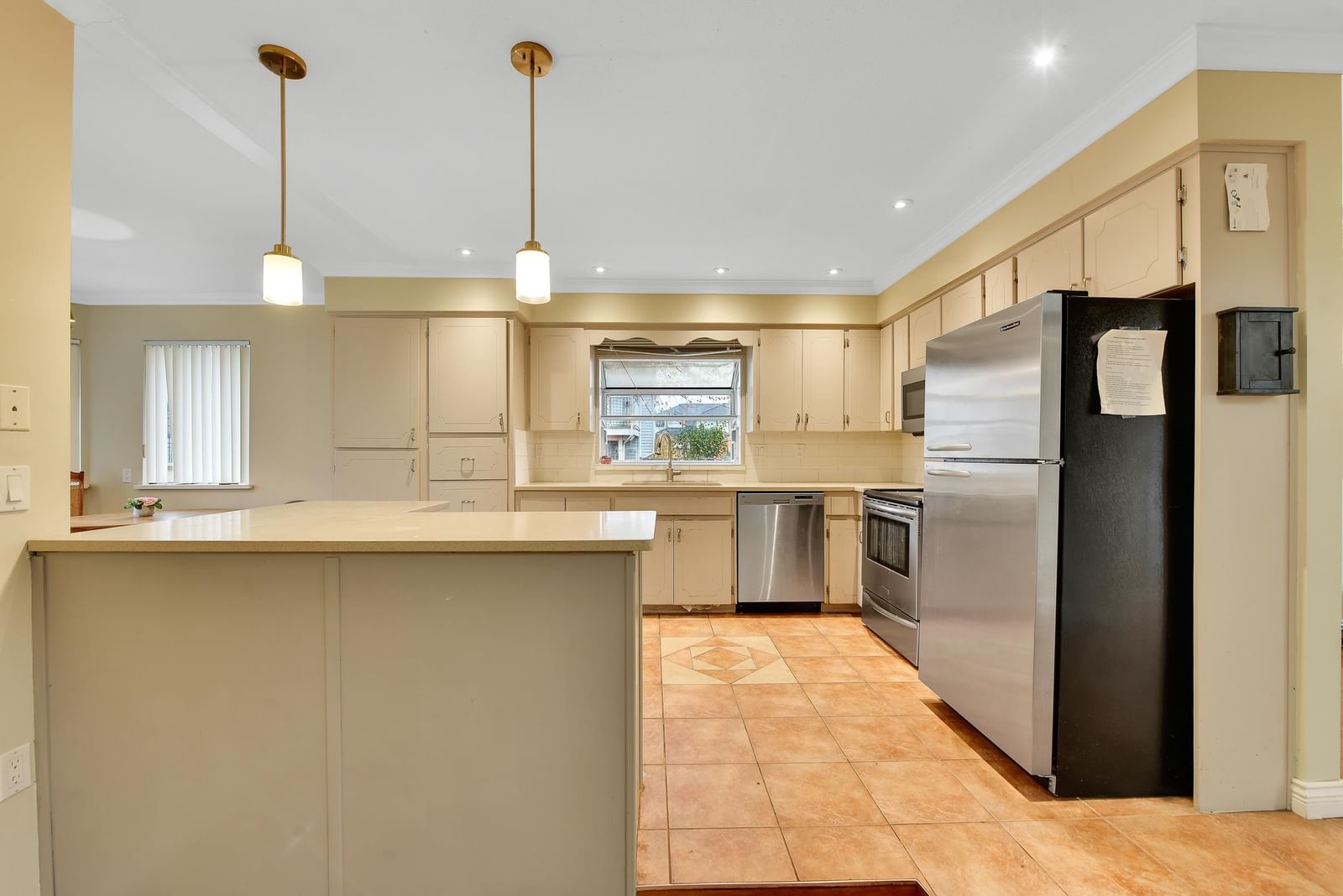 Listing Image 12
