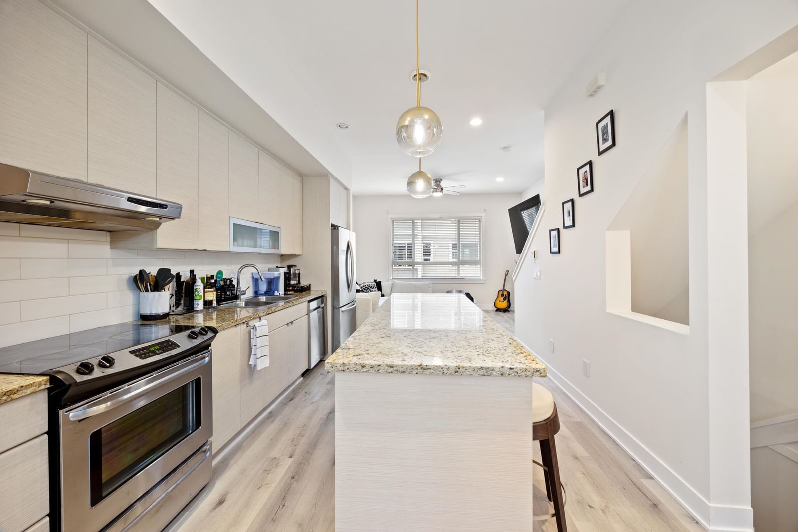 Listing Image 10