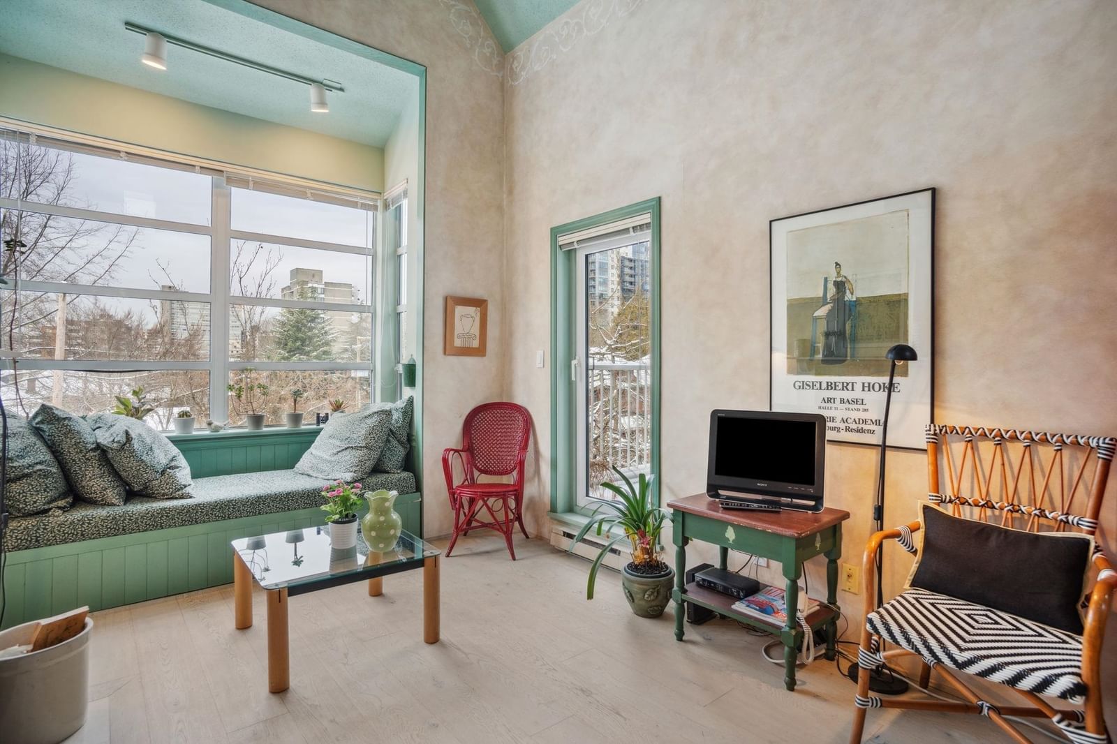 Listing Image 4