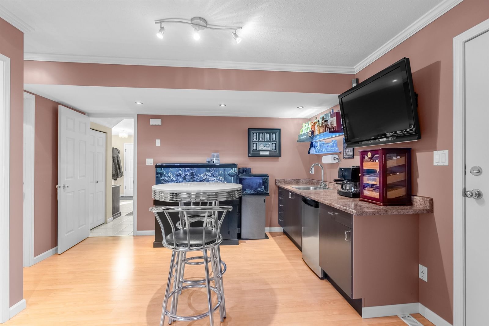 Listing Image 19