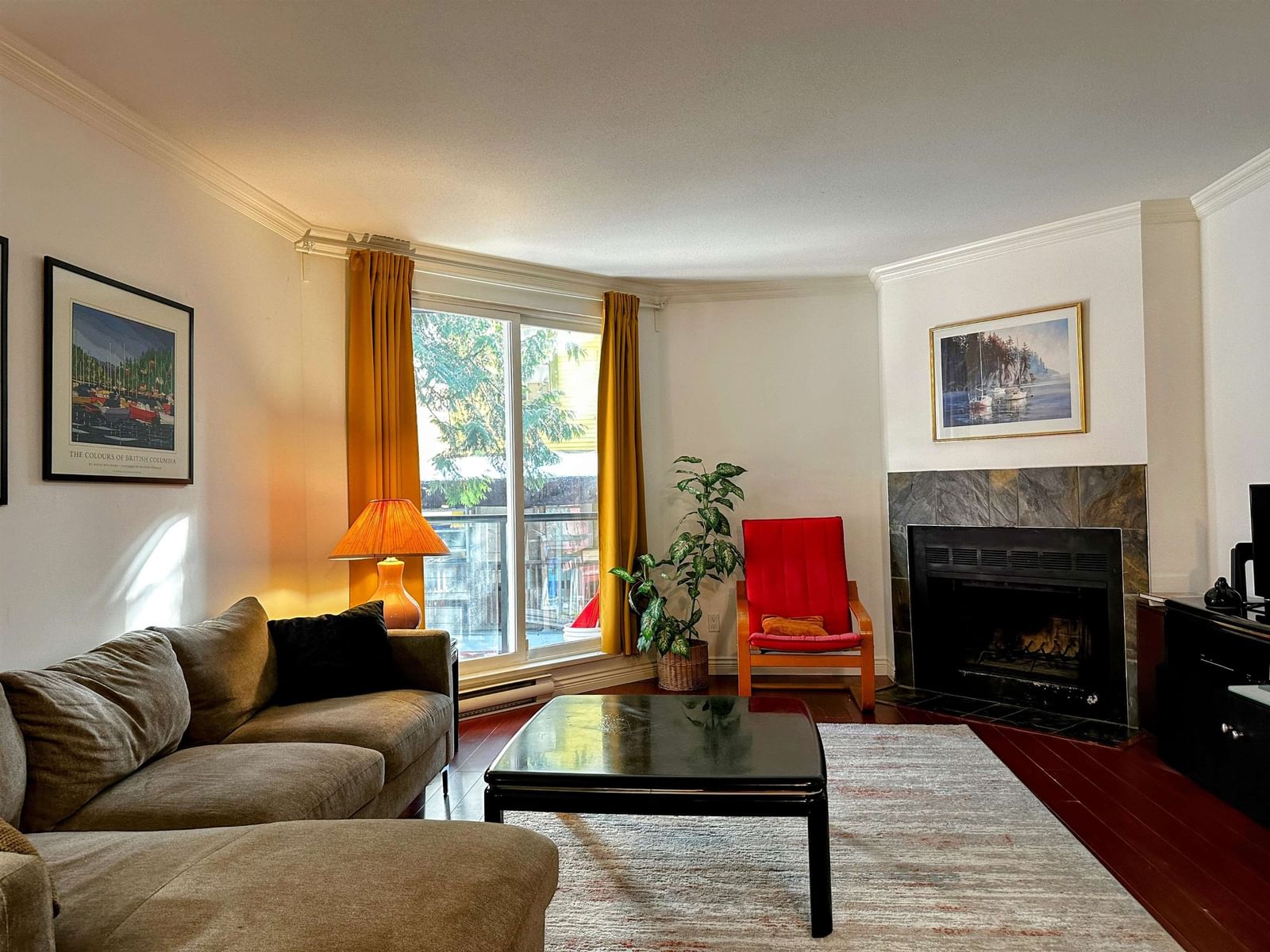 Listing Image 4