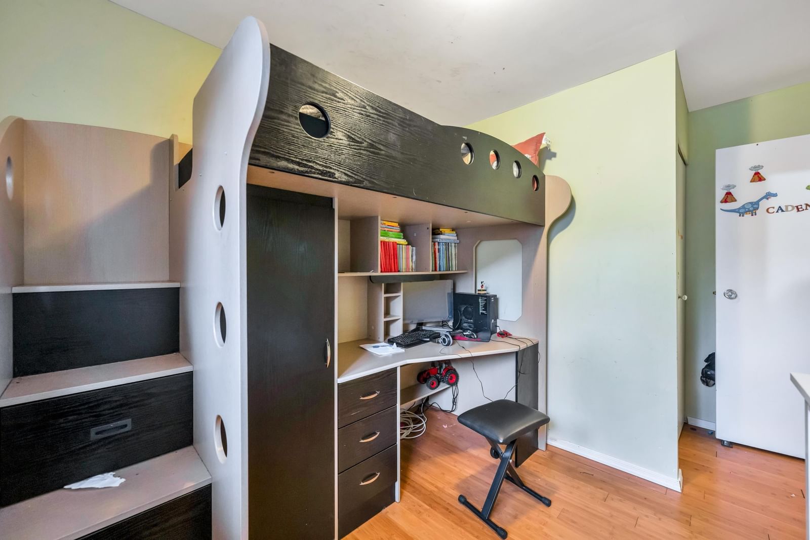 Listing Image 19