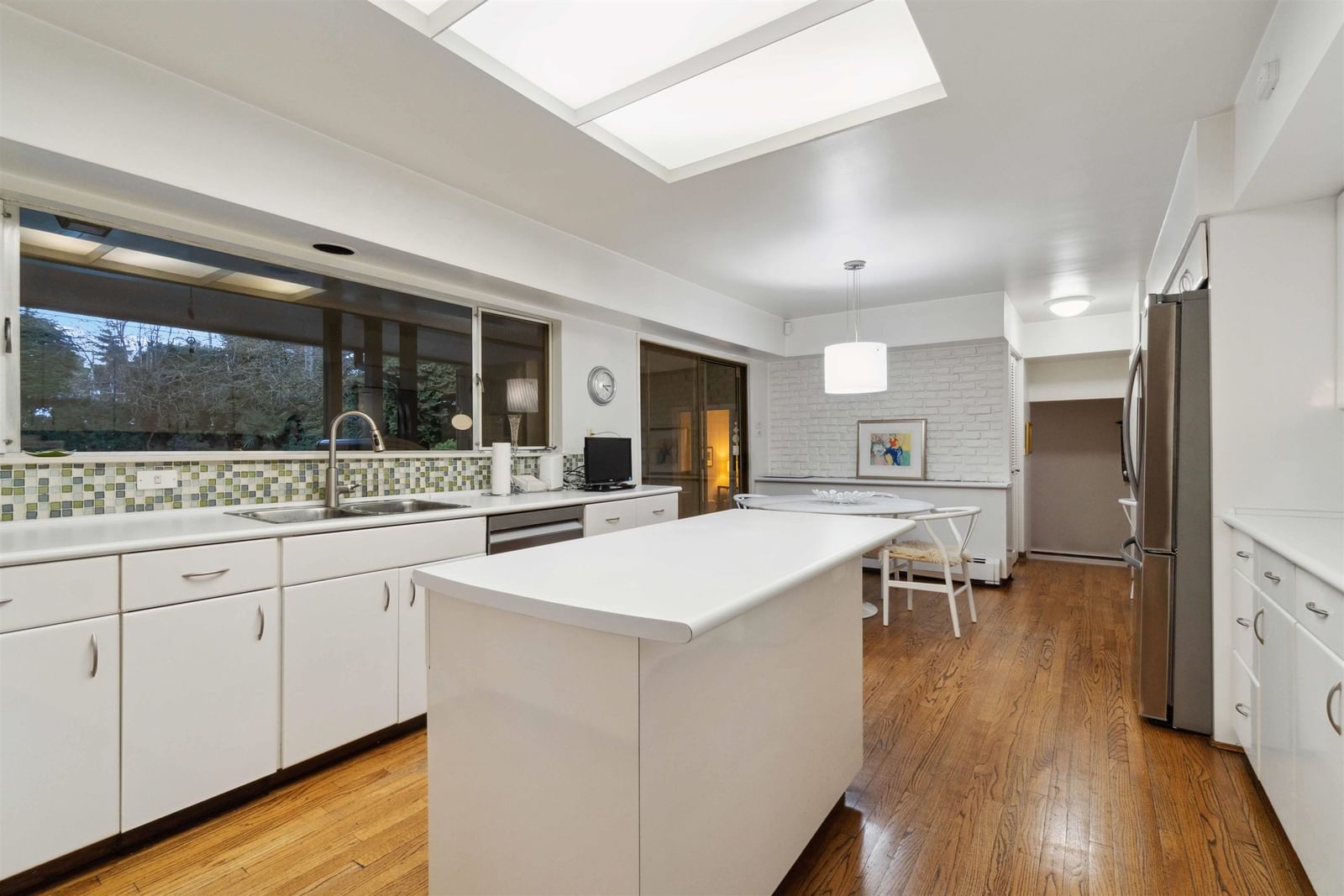 Listing Image 10