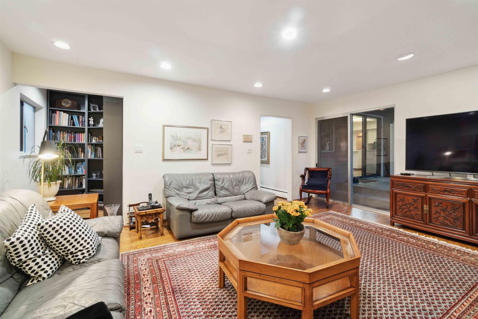 Listing Image 16