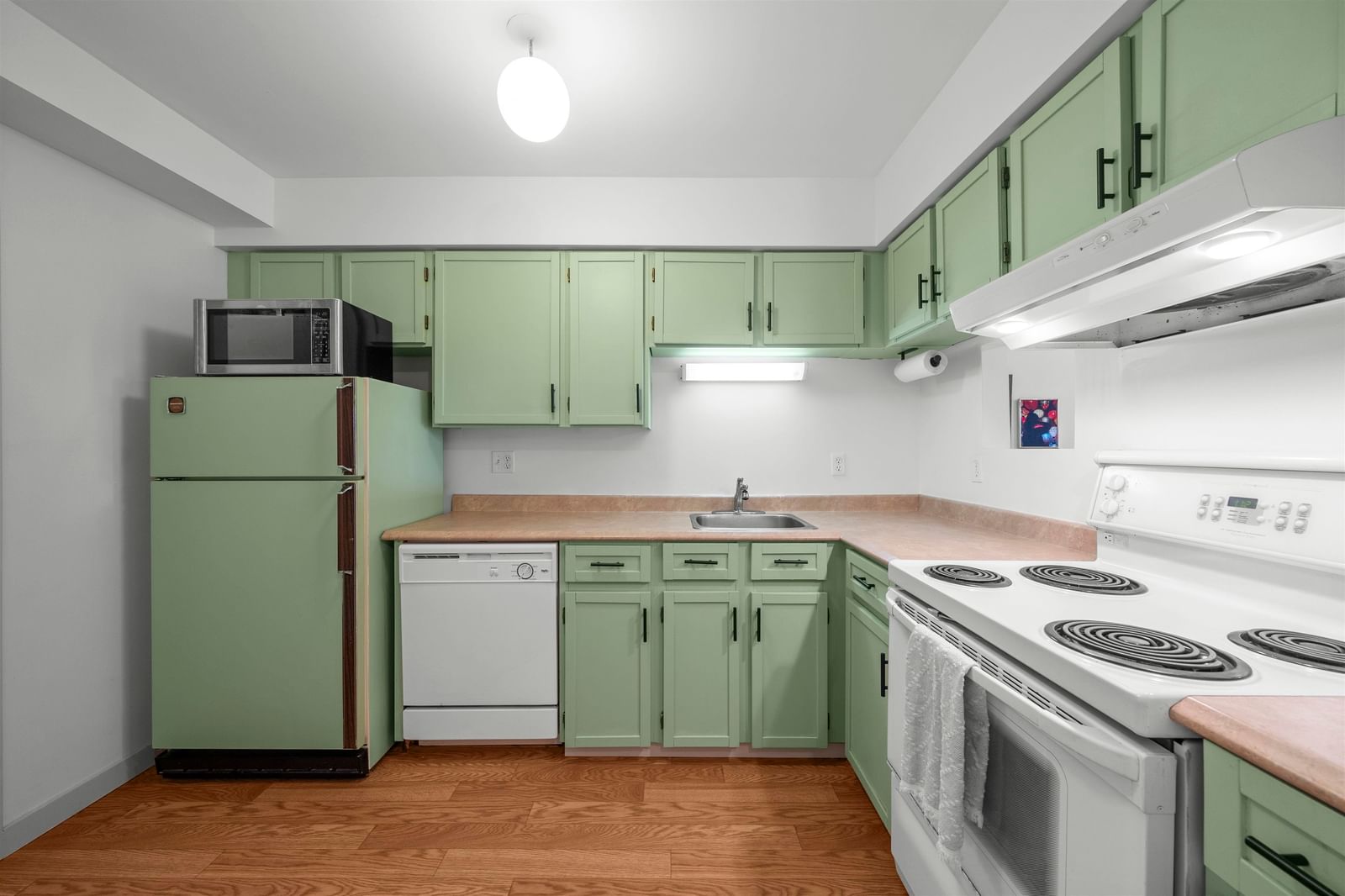 Listing Image 11