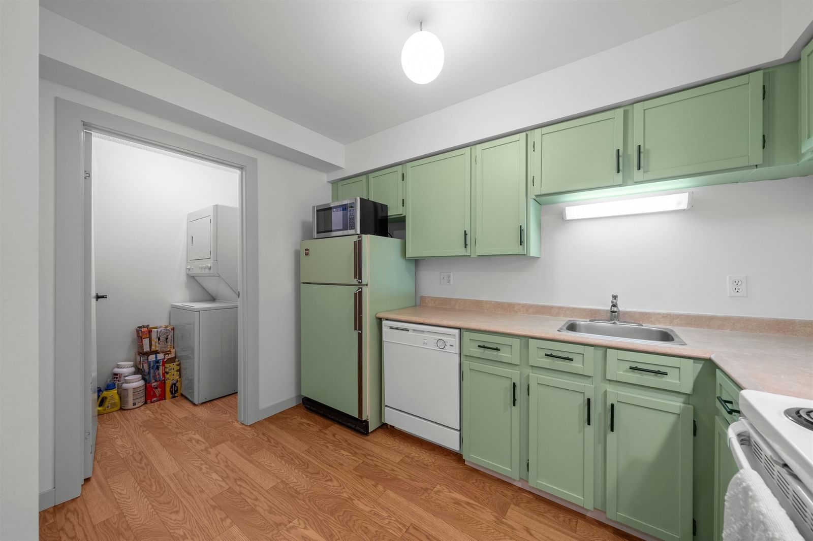 Listing Image 12