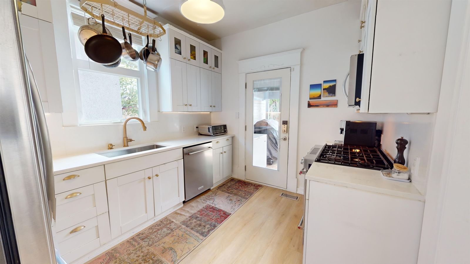Listing Image 10
