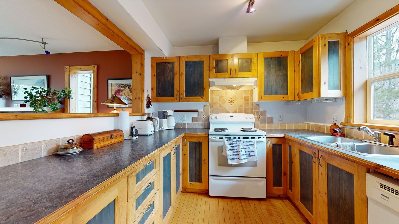 Listing Image 11