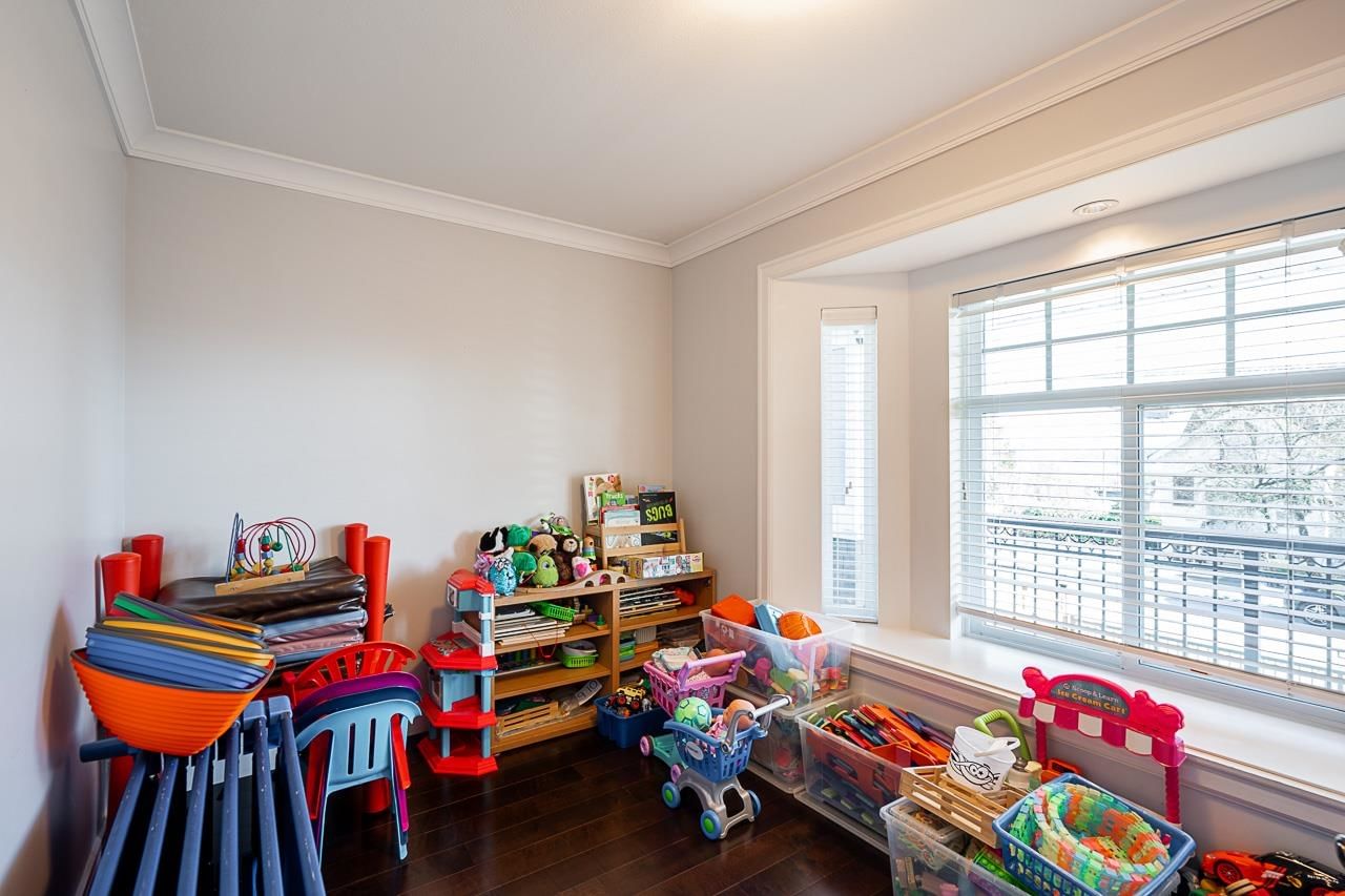 Listing Image 14