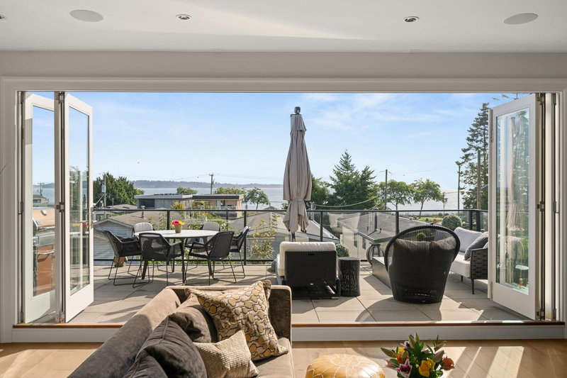 14712 Mcdonald Avenue, White Rock, V4B 2C8 | Image 2