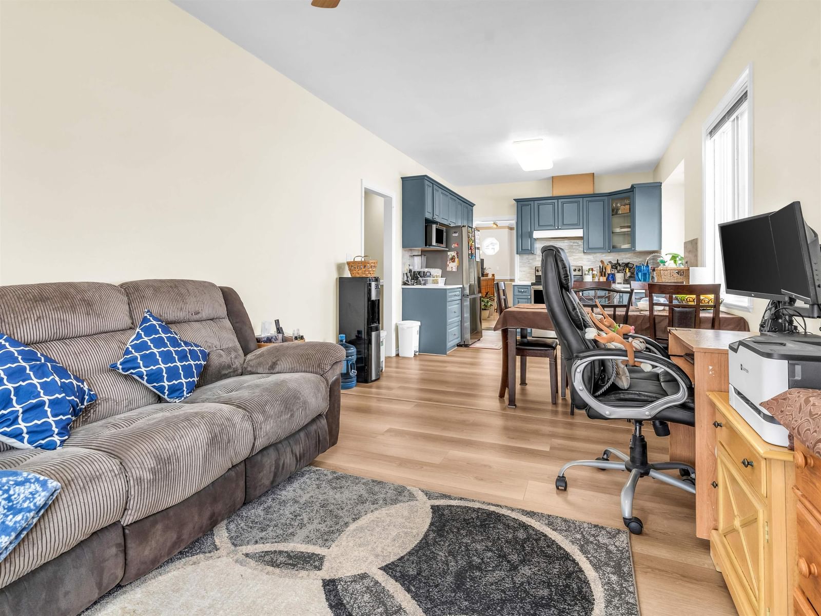 Listing Image 9