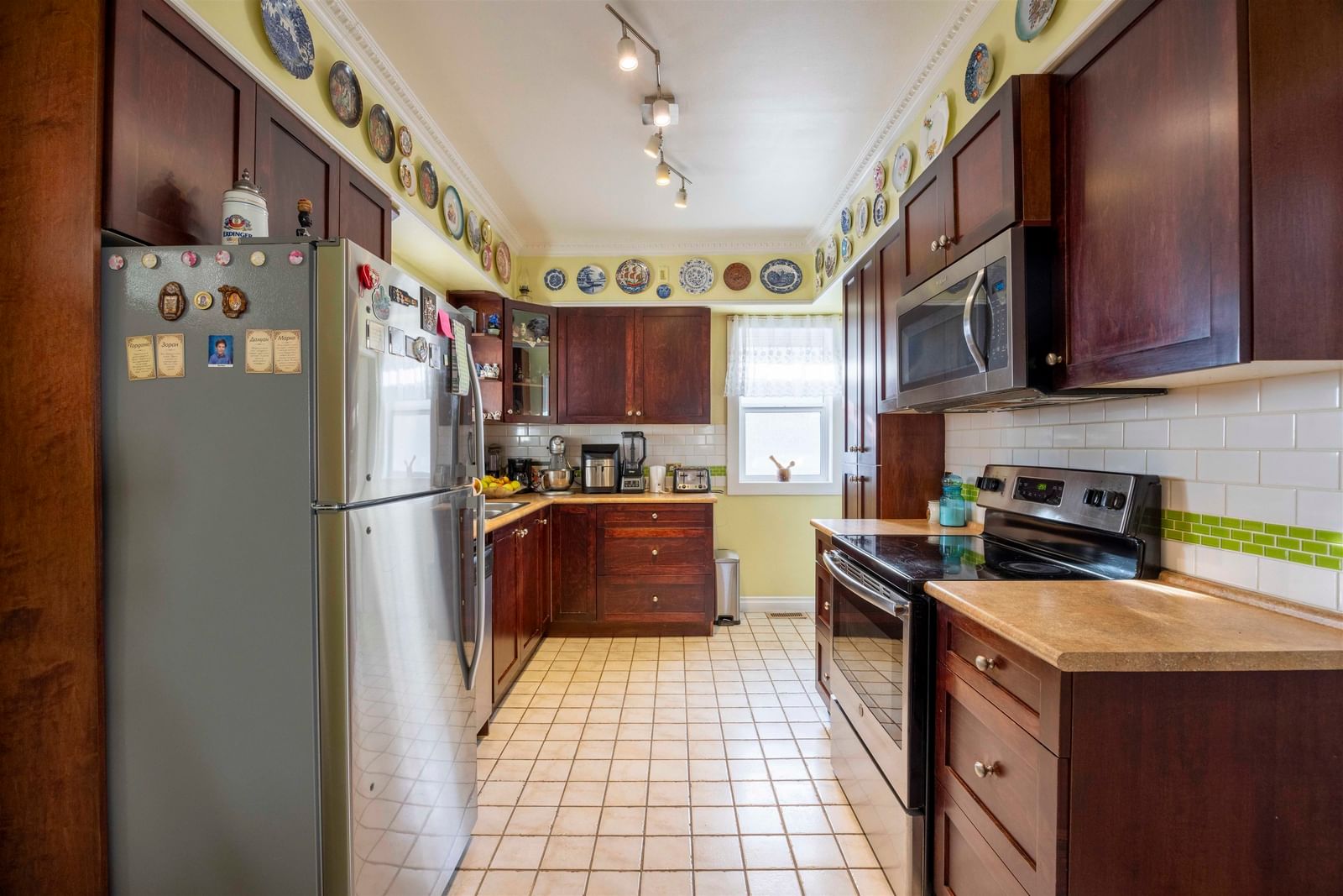 Listing Image 4