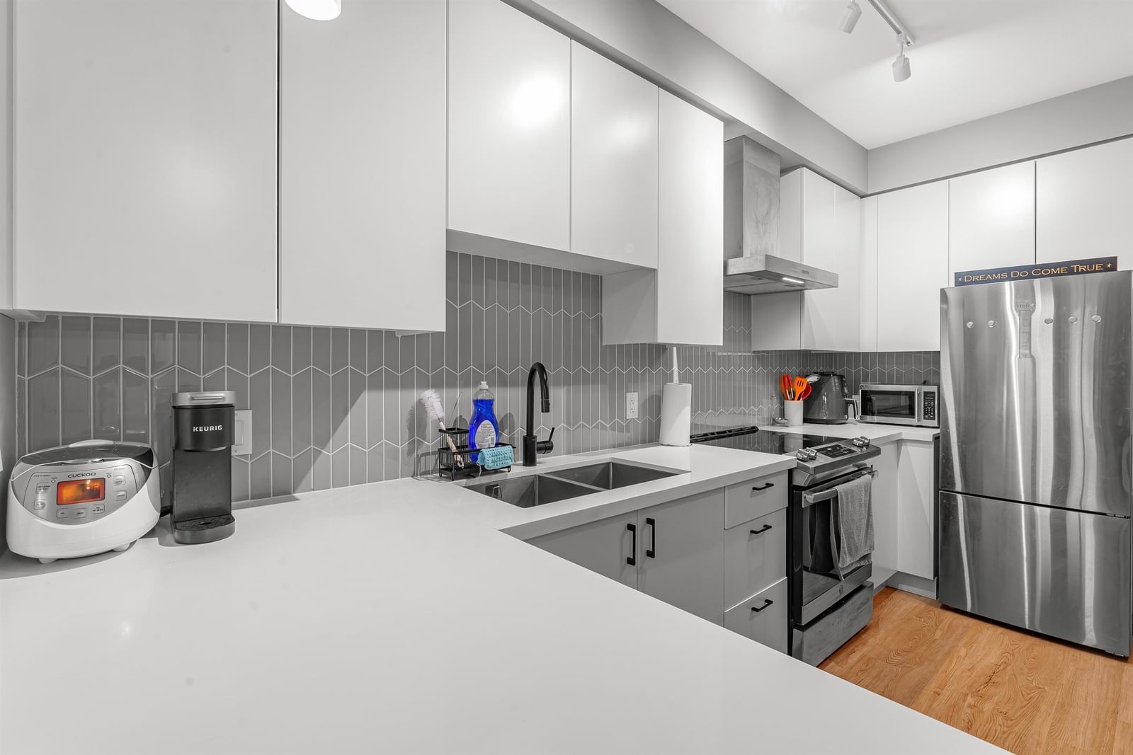Listing Image 5