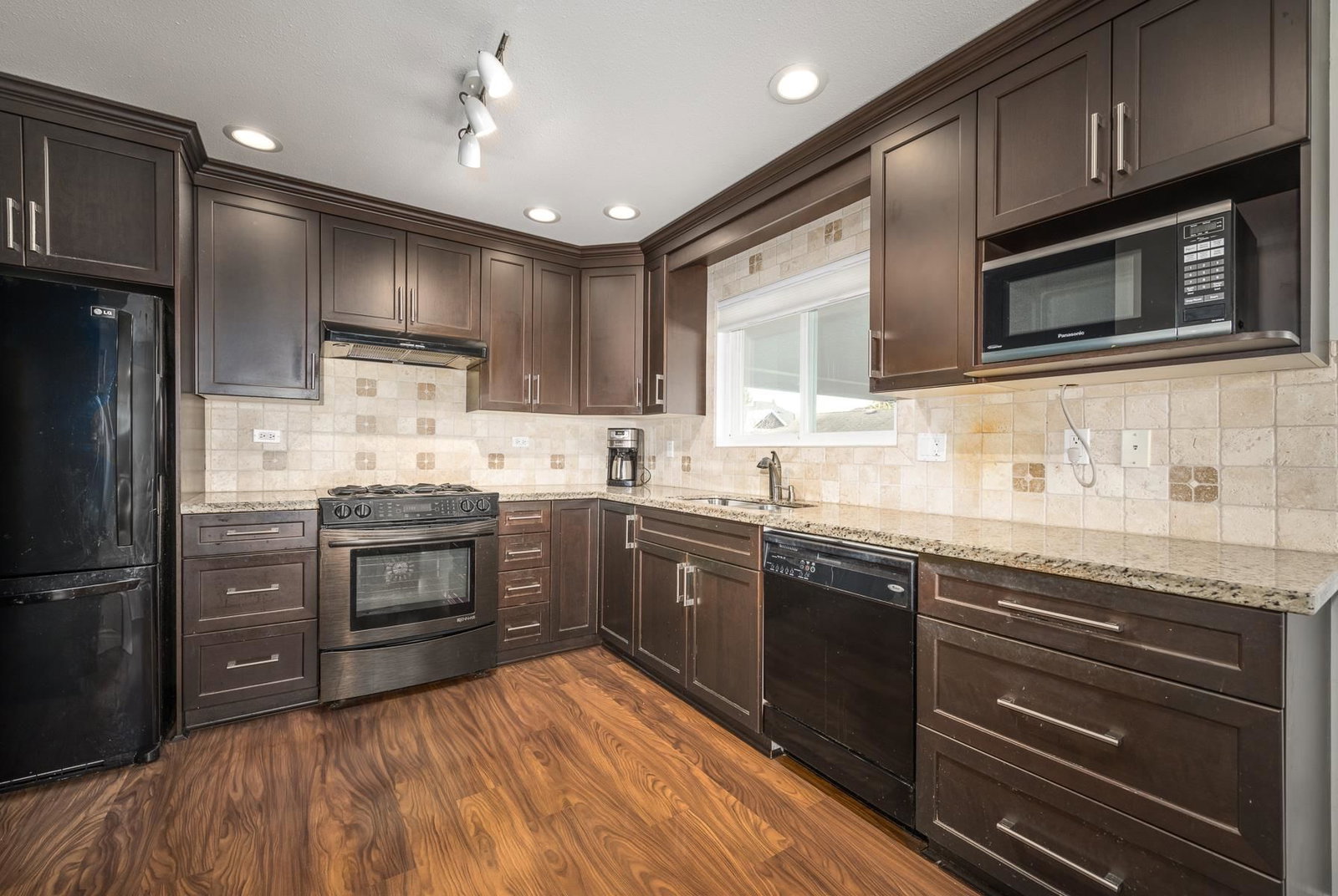 Listing Image 10