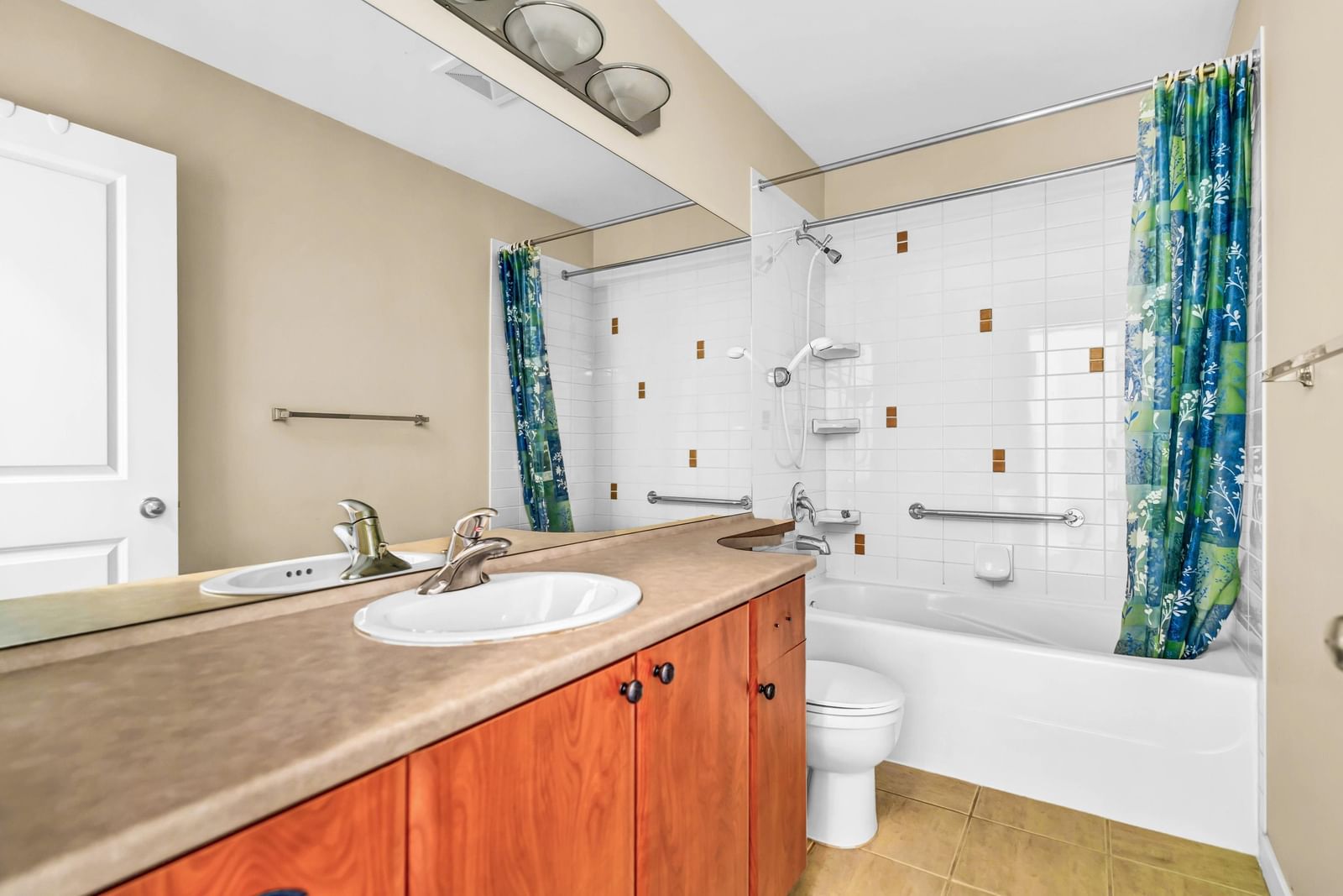 Listing Image 19