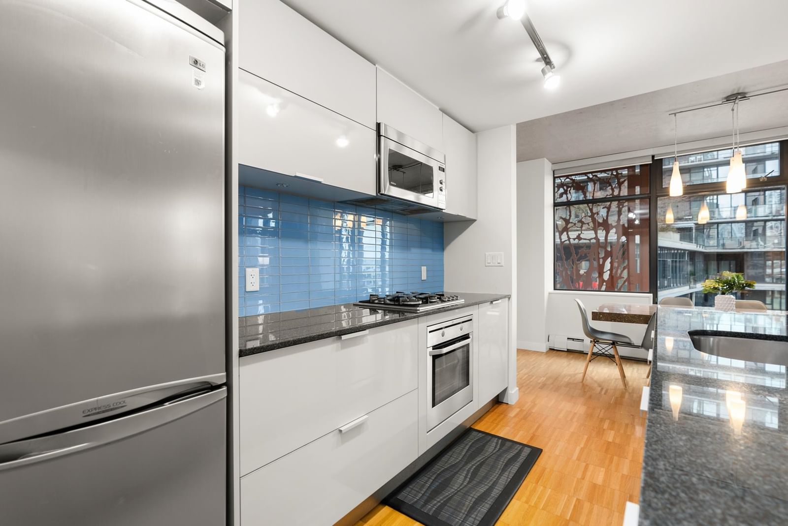 Listing Image 8