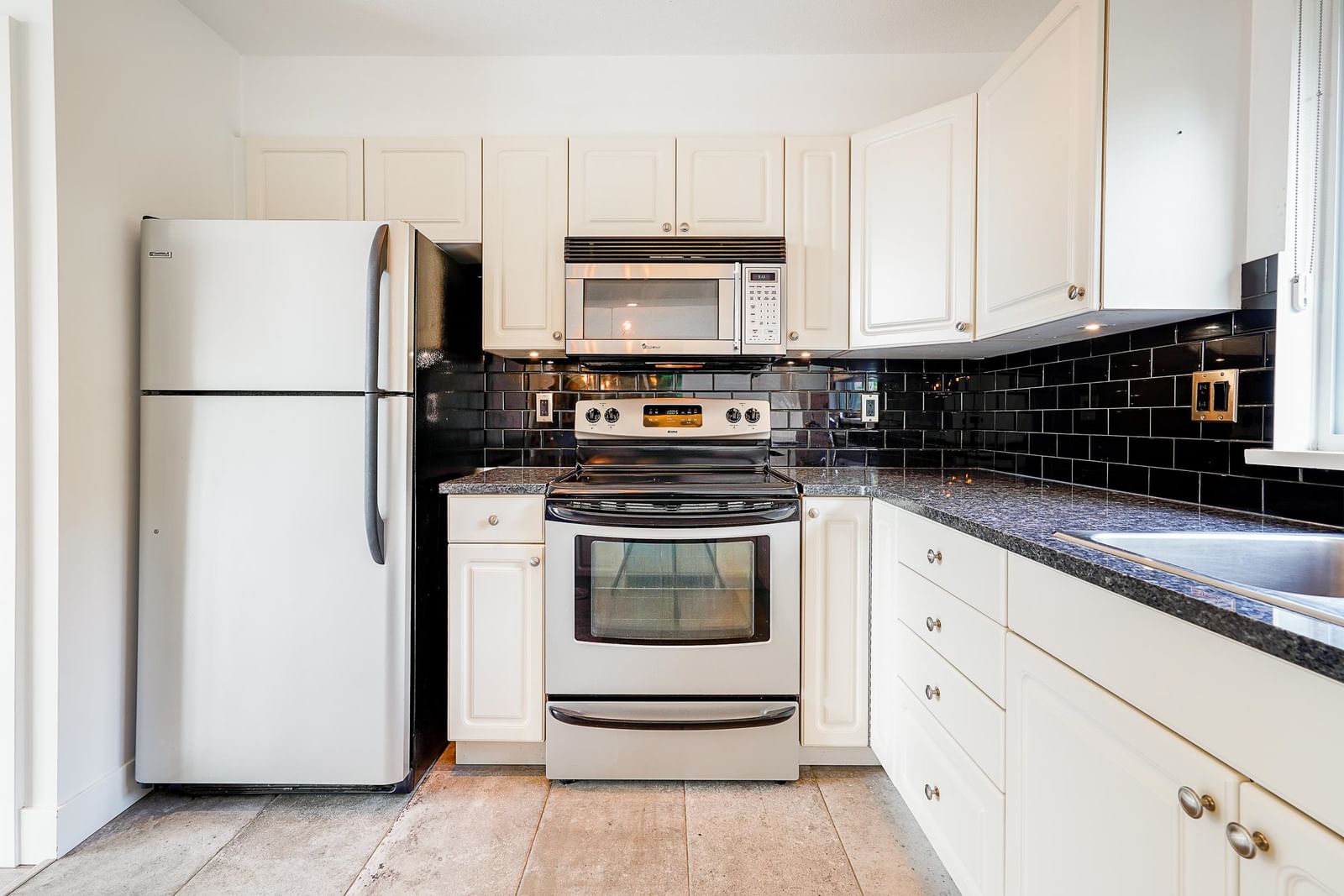 Listing Image 16