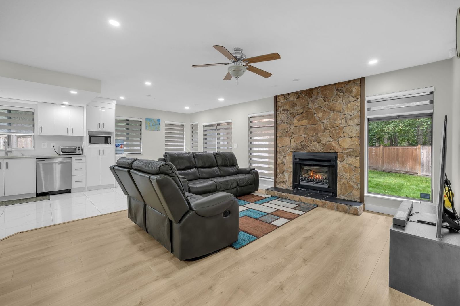 Listing Image 18