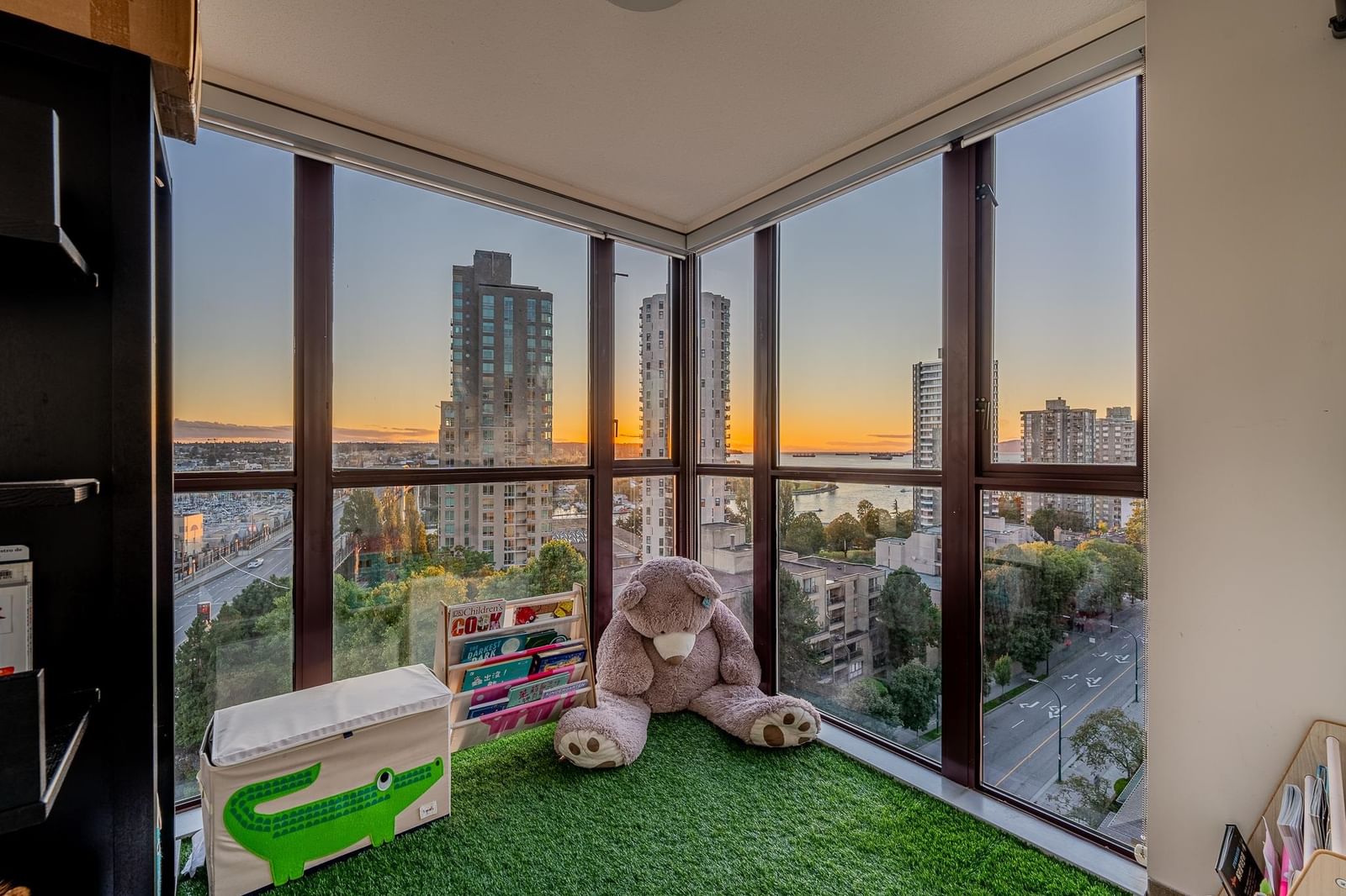 Listing Image 9