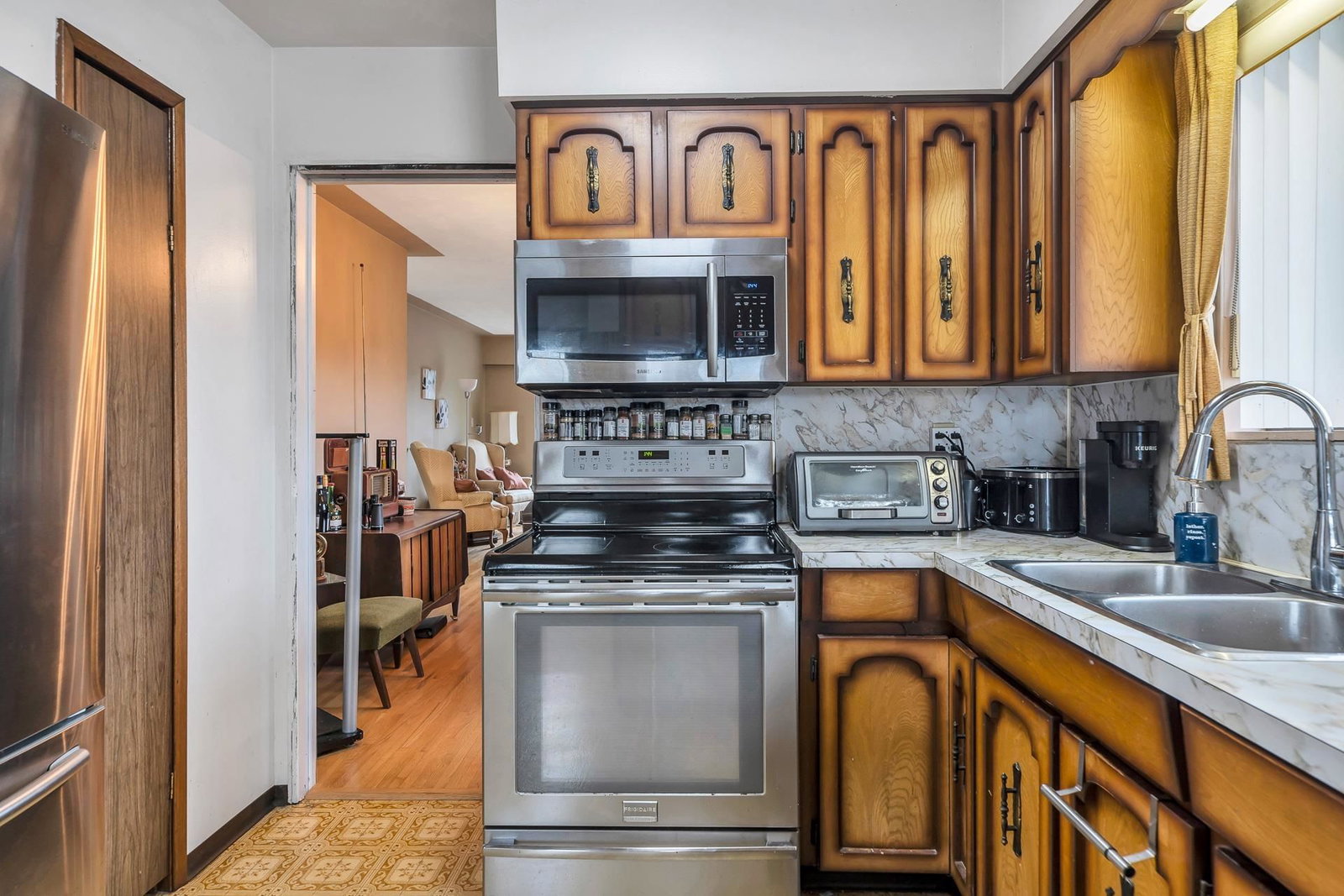 Listing Image 12