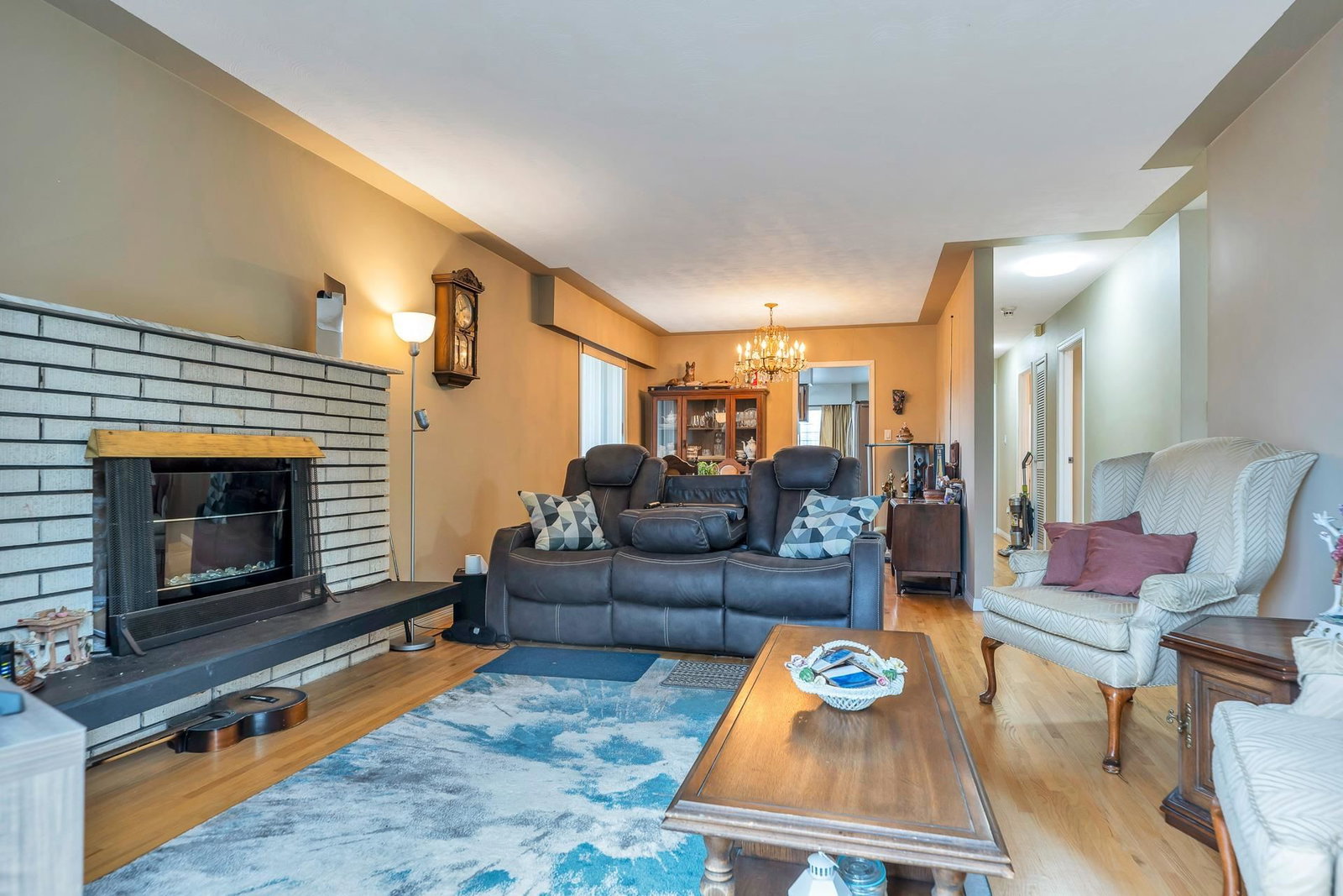 Listing Image 5
