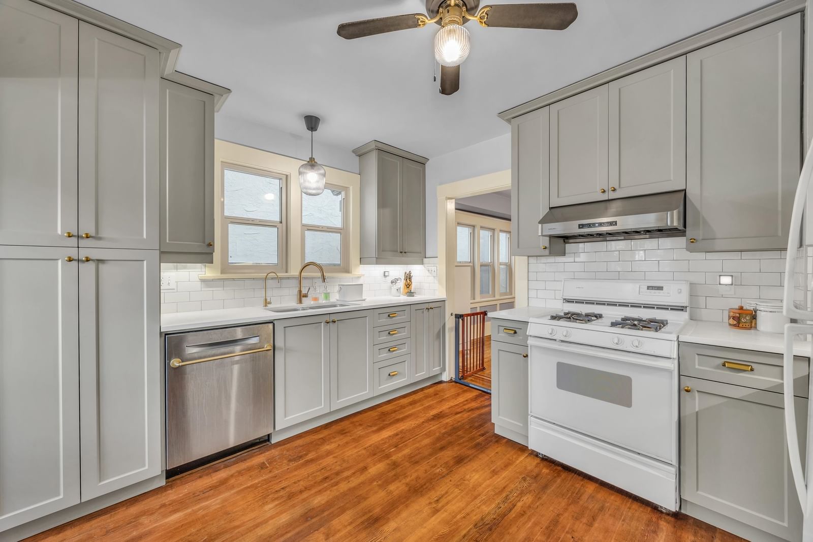 Listing Image 11