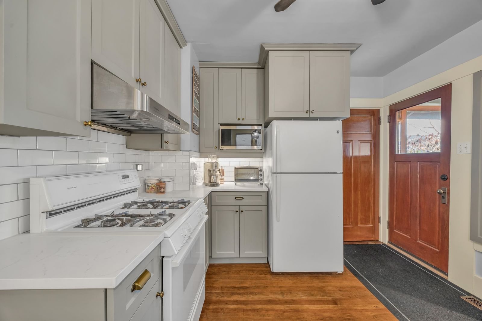 Listing Image 13