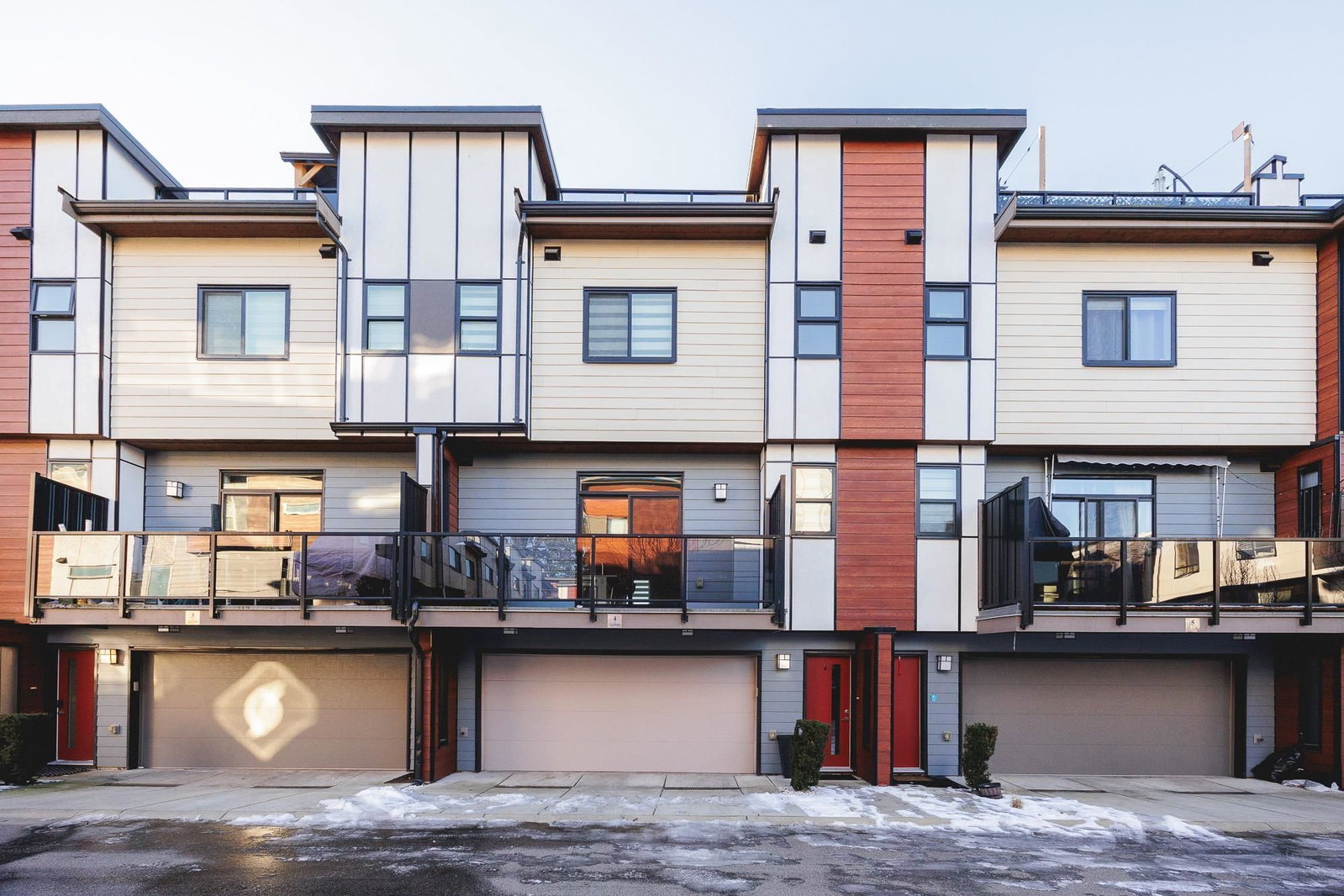 Listing Image 4