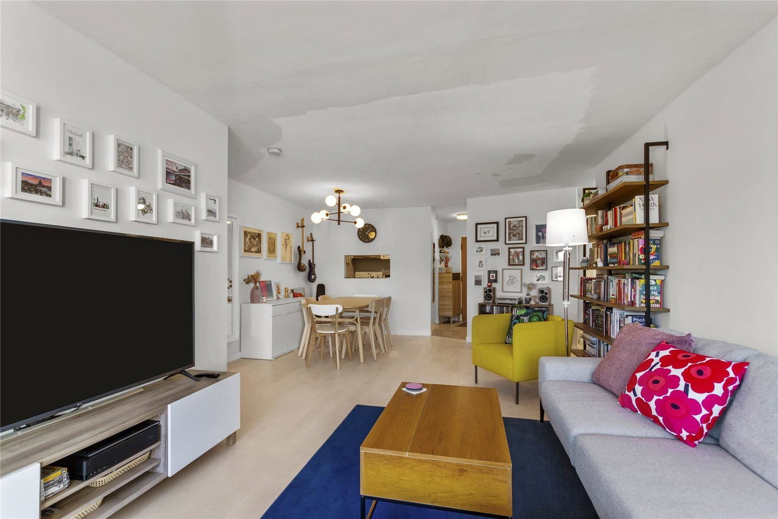 Listing Image 4