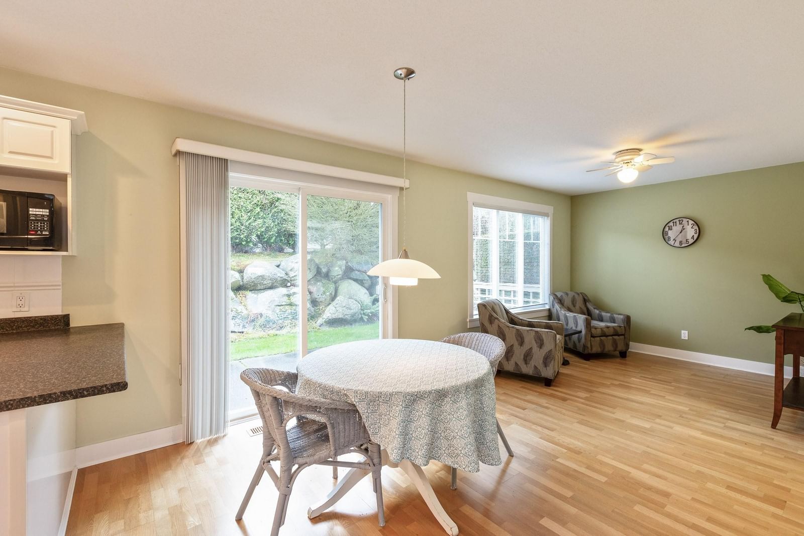 Listing Image 12