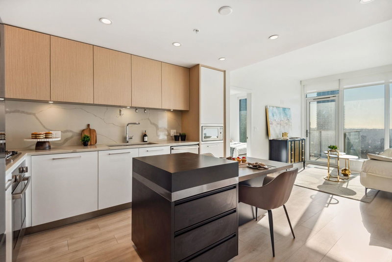 2001 - 567 Clarke Road, Coquitlam, V3J 0K7 | Image 2