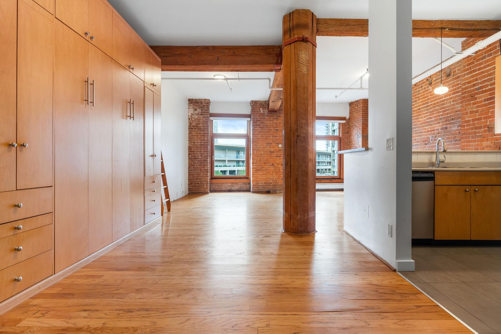 Listing Image 8