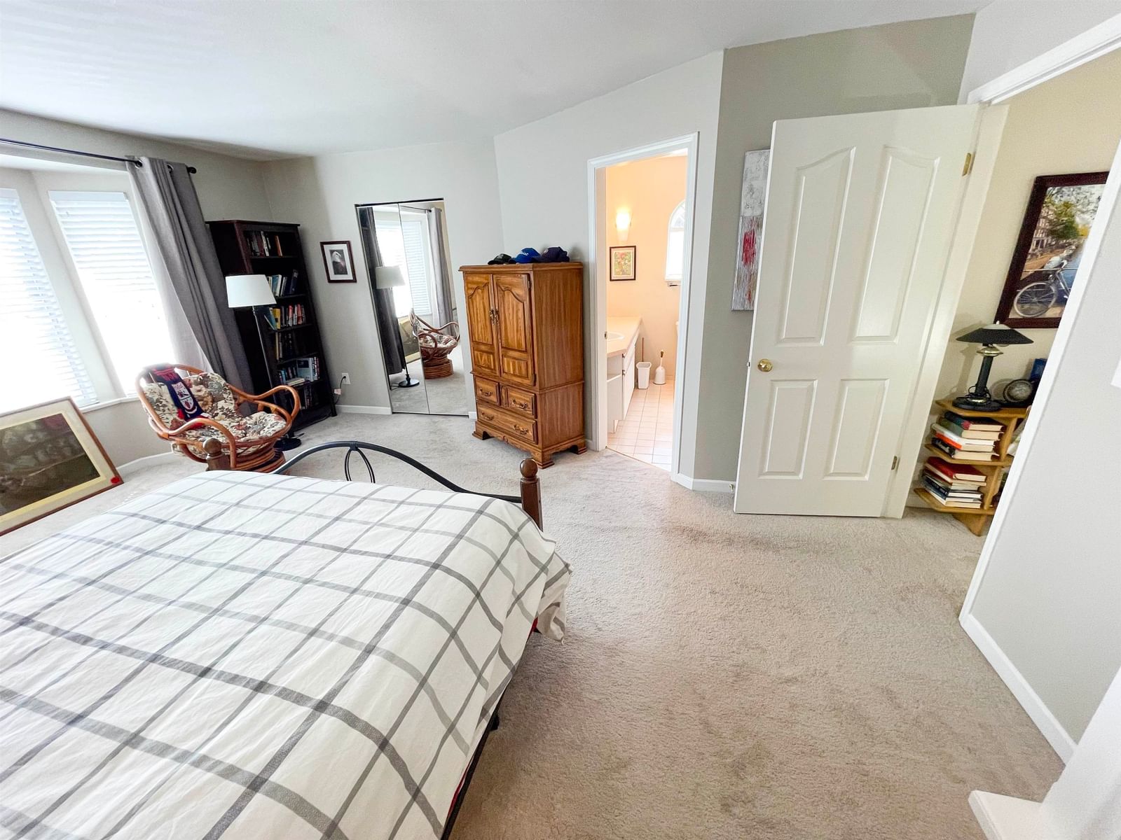 Listing Image 17