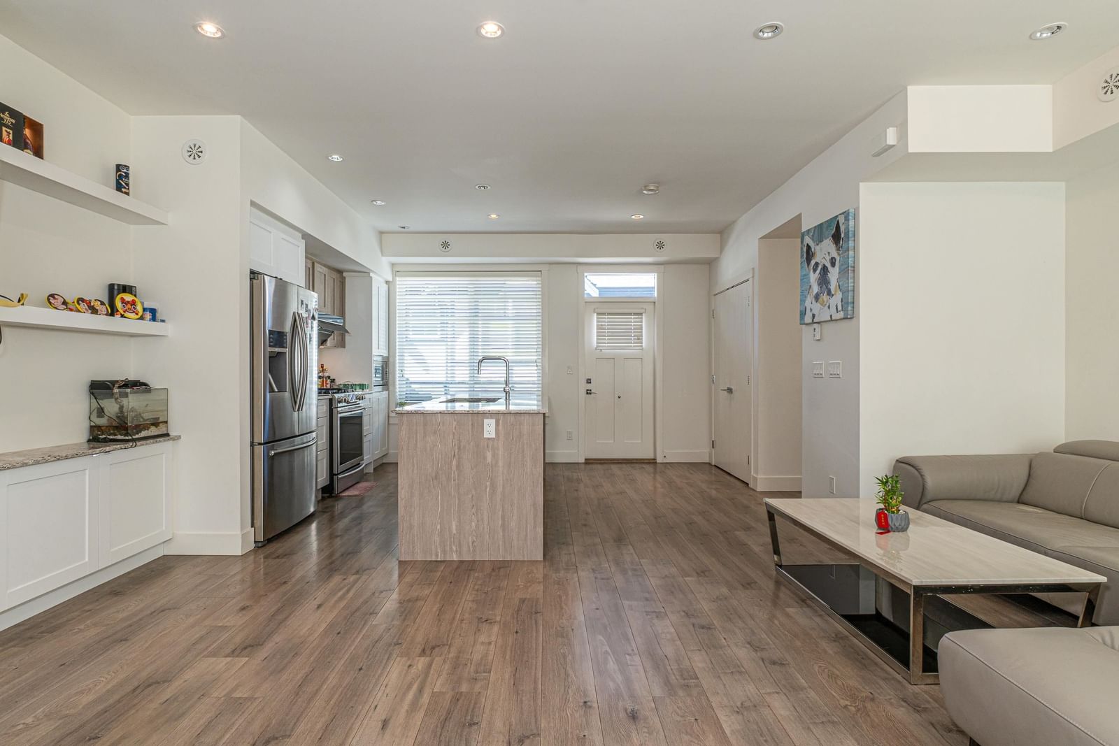 Listing Image 10