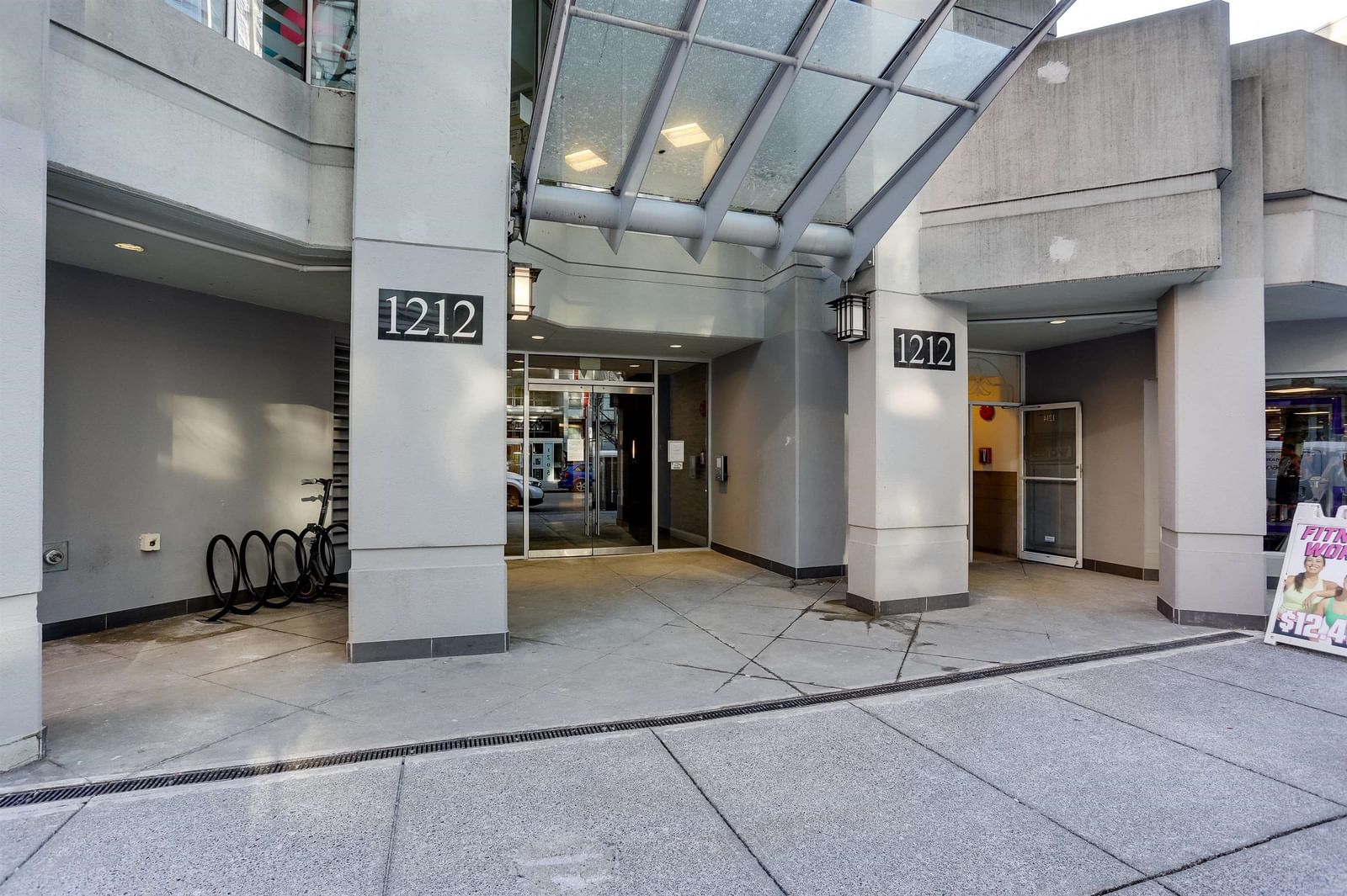 Listing Image 16