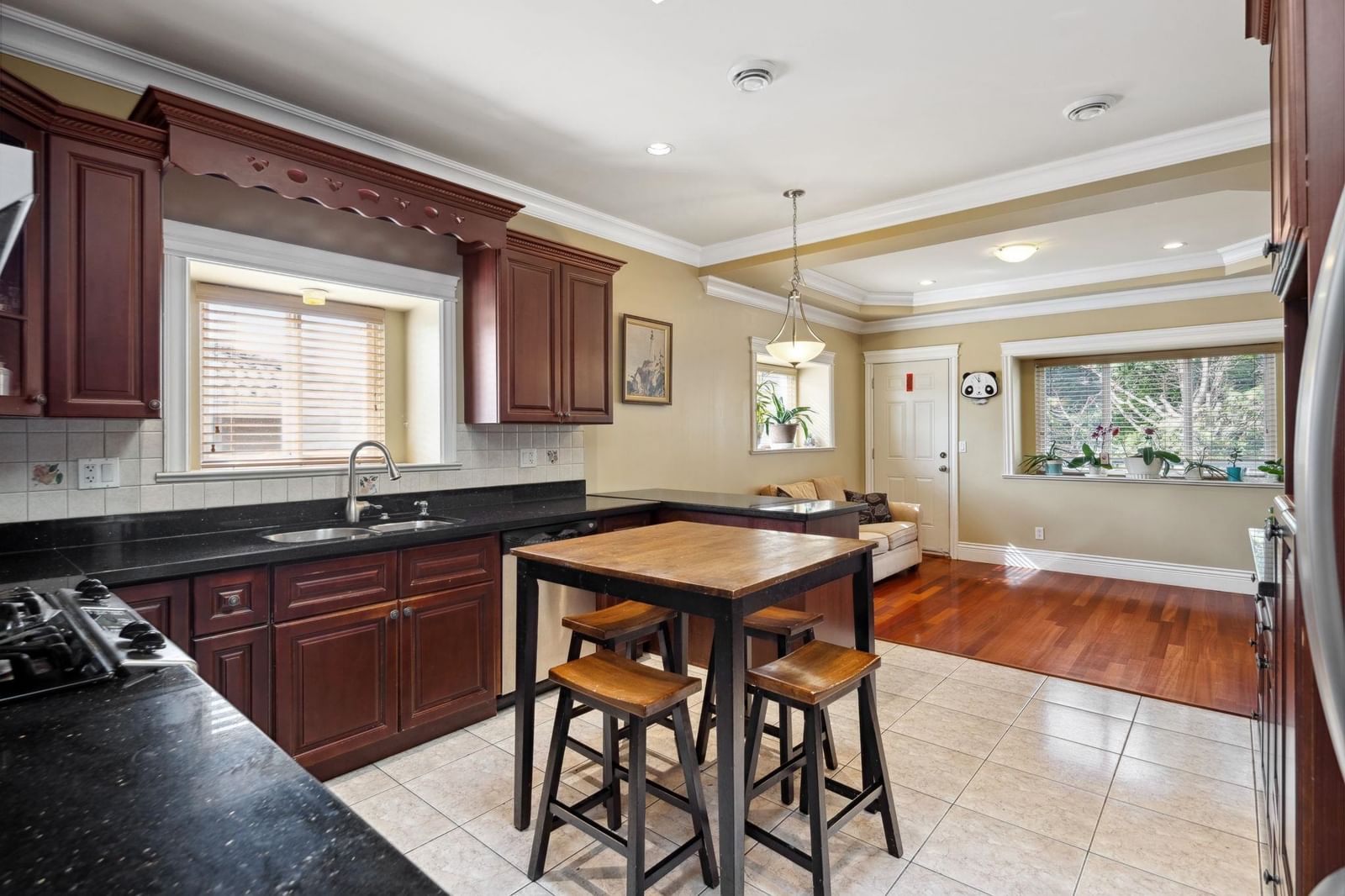 Listing Image 11