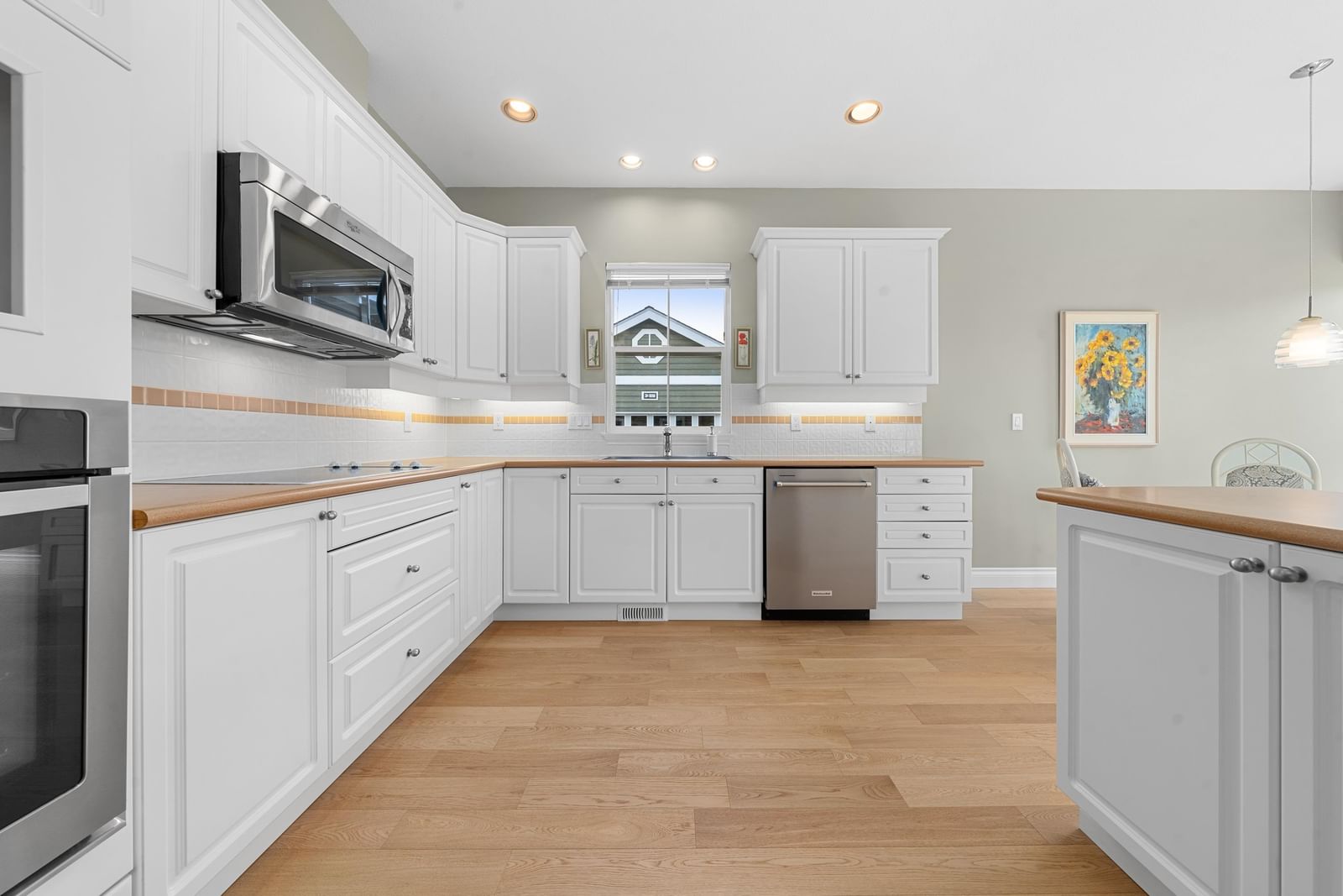 Listing Image 10