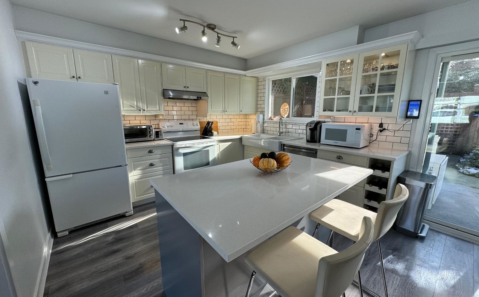 Listing Image 9