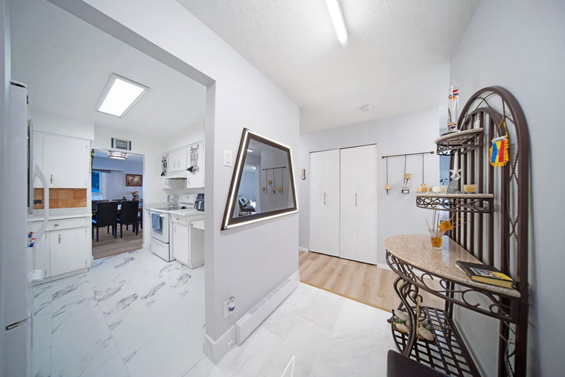 203 - 32040 Peardonville Road, Abbotsford, V2T 6N8 | Image 2