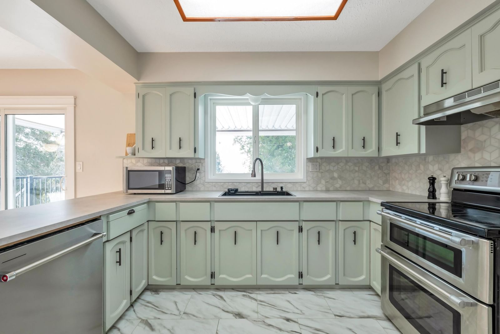 Listing Image 10