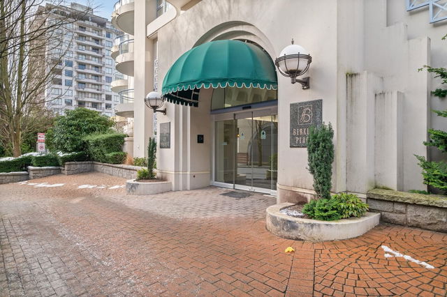 1102 - 739 Princess Street