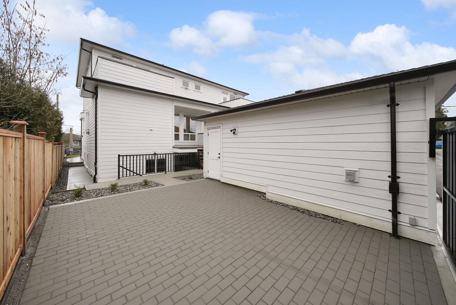 Listing Image 30